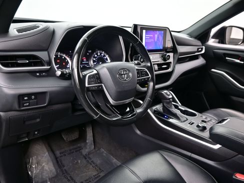 Used 2023 Toyota Highlander XSE AWD/4WD image 13