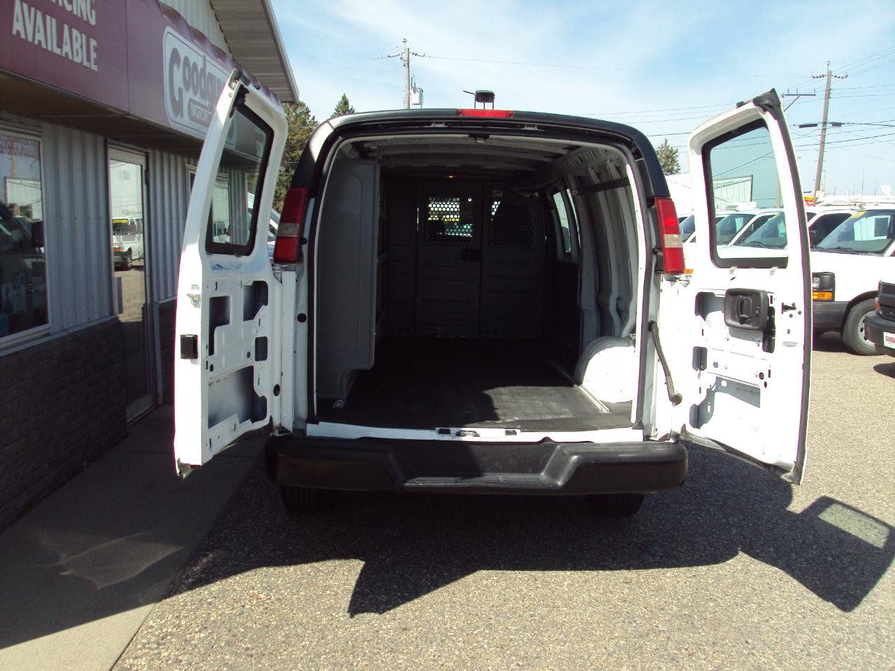 Used 2011 Chevrolet Express 3500 Extended w/ Power Package RWD image 4