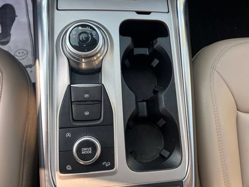 Used 2024 Ford Explorer XLT w/ Equipment Group 202A AWD/4WD image 32