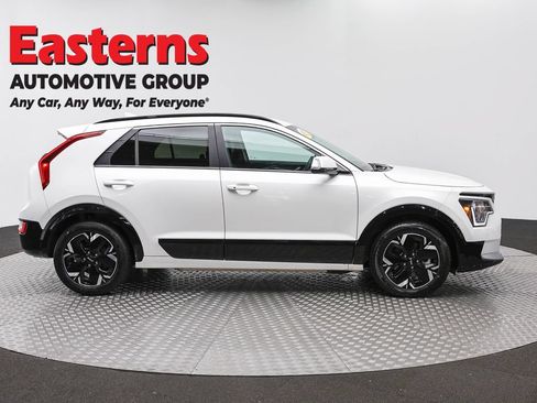 Used 2023 Kia Niro Wind w/ Wind Preserve Package FWD image 4