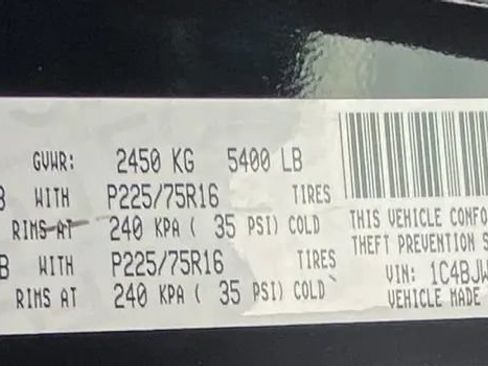 Used 2017 Jeep Wrangler Unlimited Sport w/ Connectivity Group AWD/4WD image 28