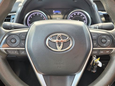 Used 2021 Toyota Camry LE image 31