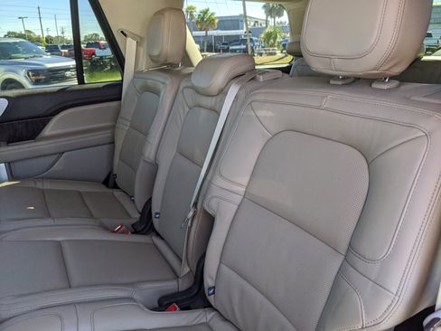 Used 2022 Lincoln Navigator Reserve image 19