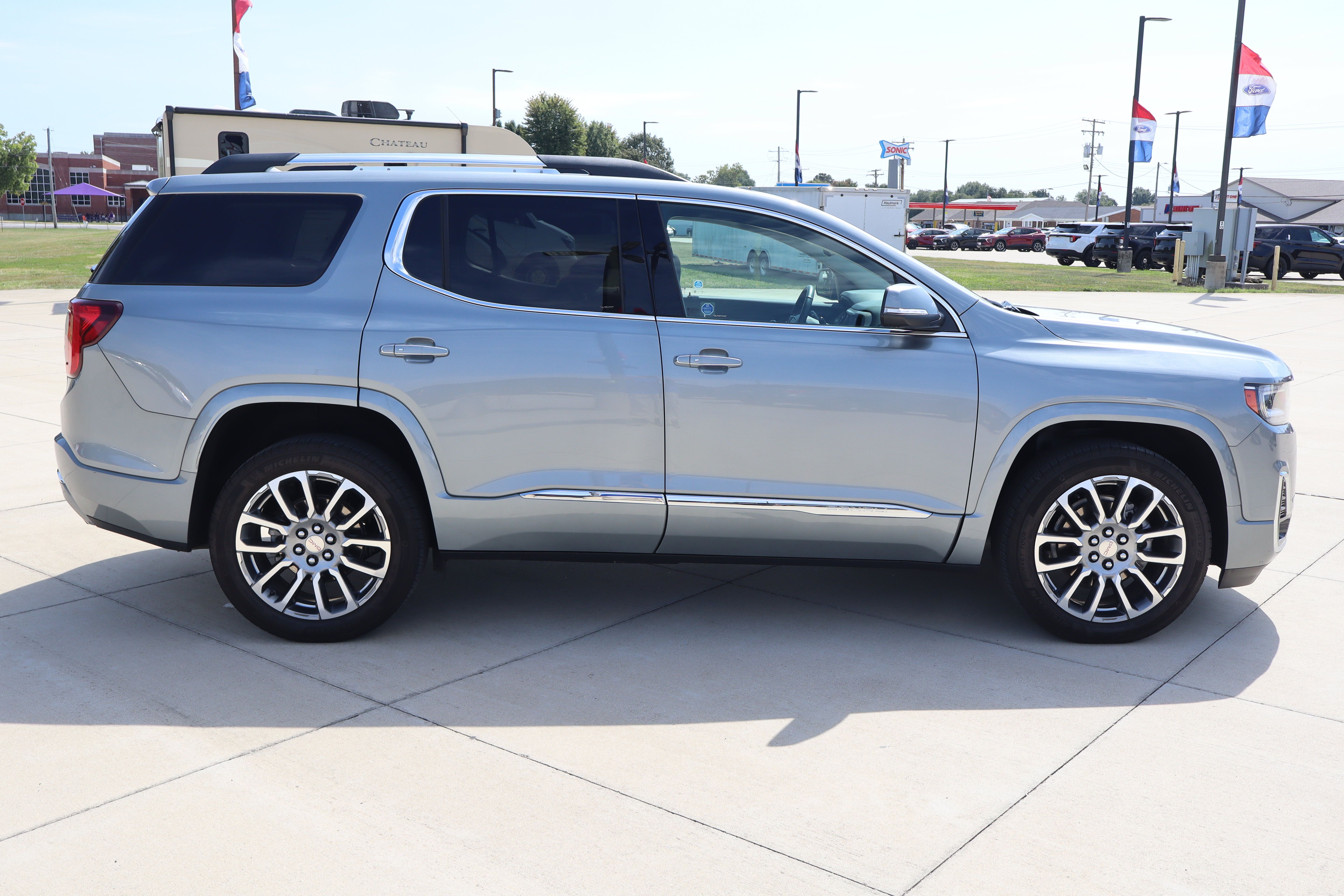 Used 2023 GMC Acadia Denali w/ Denali Ultimate Package AWD/4WD image 4