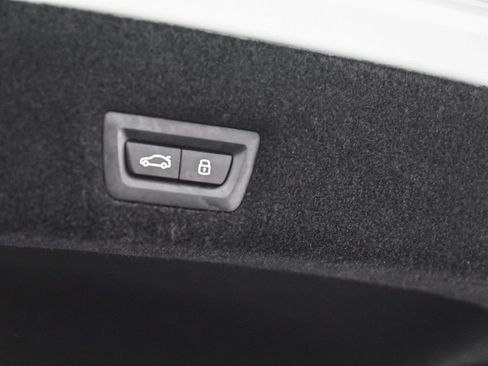 Used 2025 BMW i7 xDrive60 AWD/4WD image 43