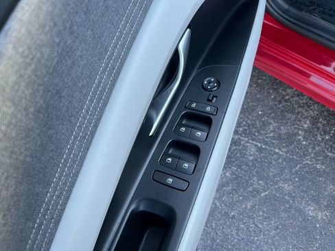 Used 2021 Hyundai Elantra Limited image 21