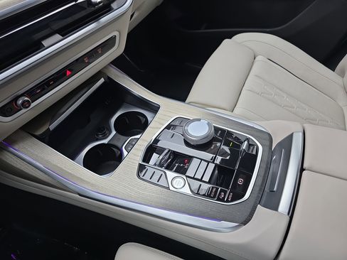 Used 2025 BMW X7 M60i w/ Executive Package image 26