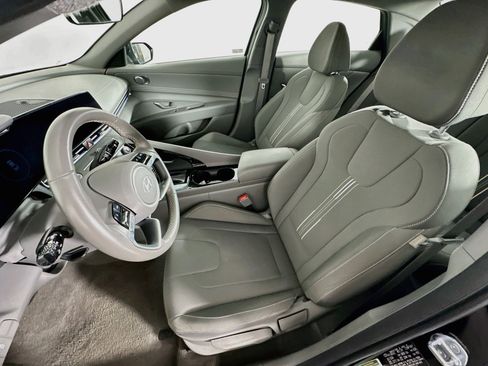 Used 2025 Hyundai Elantra SEL FWD image 13