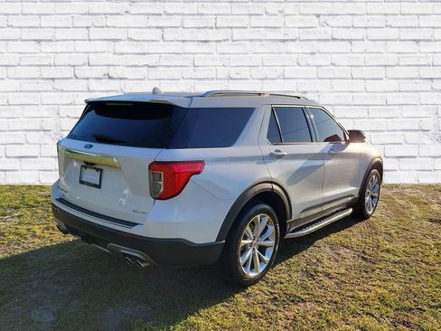 Used 2022 Ford Explorer Platinum w/ Equipment Group 601A image 2