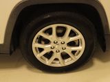 Used 2015 Jeep Cherokee Latitude image 3