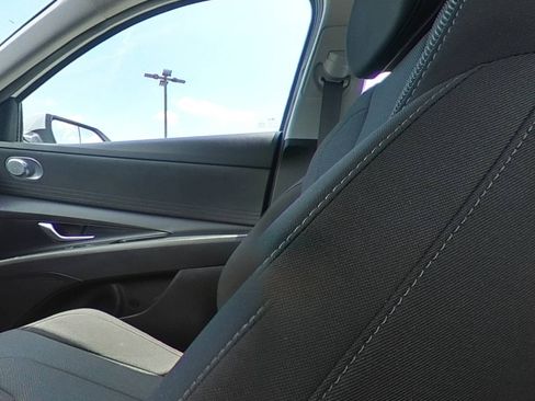 Certified 2025 Hyundai Elantra SE FWD image 30