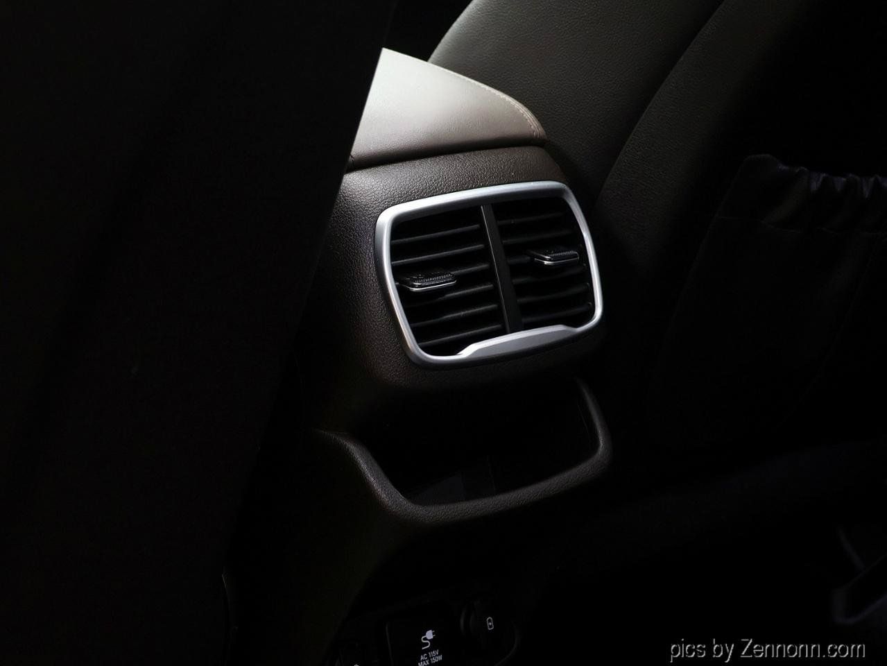 Used 2020 Hyundai Santa Fe Limited AWD/4WD image 15
