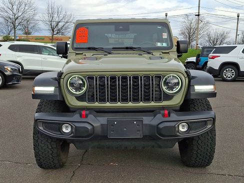 Used 2025 Jeep Wrangler Unlimited Rubicon image 2