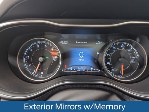 Used 2020 Jeep Cherokee Trailhawk image 25