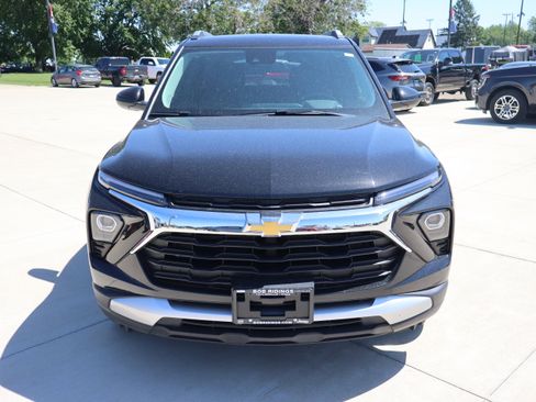 Used 2025 Chevrolet TrailBlazer LT AWD/4WD image 3