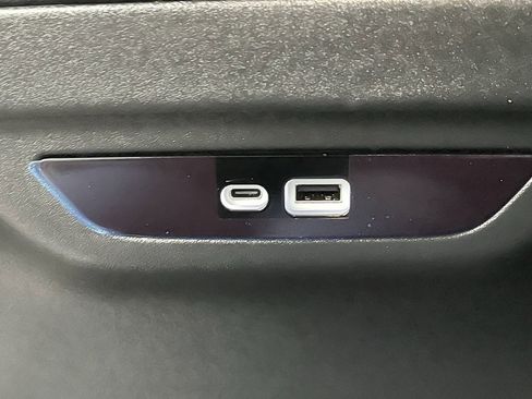 Used 2024 Chrysler Pacifica Touring-L image 26