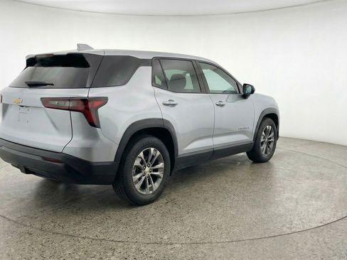 Used 2025 Chevrolet Equinox LT FWD image 9