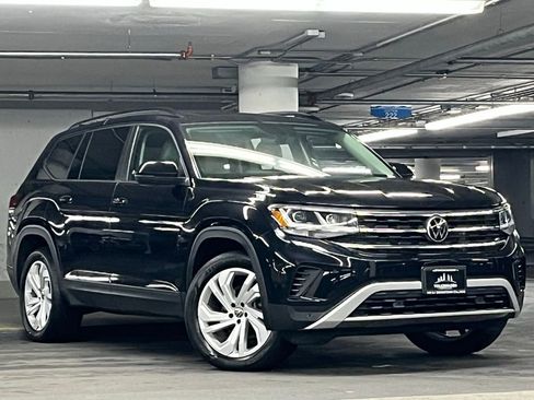 Used 2021 Volkswagen Atlas SE w/ Panoramic Sunroof Package image 2