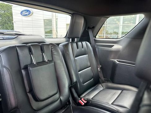 Used 2019 Ford Explorer XLT w/ Equipment Group 202A FWD image 12