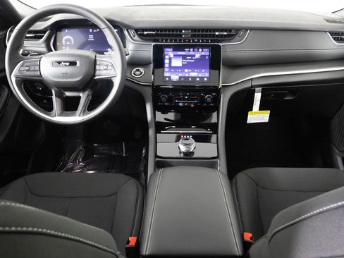 New 2025 Jeep Grand Cherokee Laredo X image 3