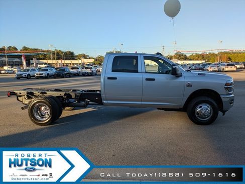 New 2026 RAM 3500 Tradesman w/ Chrome Appearance Group A AWD/4WD image 6