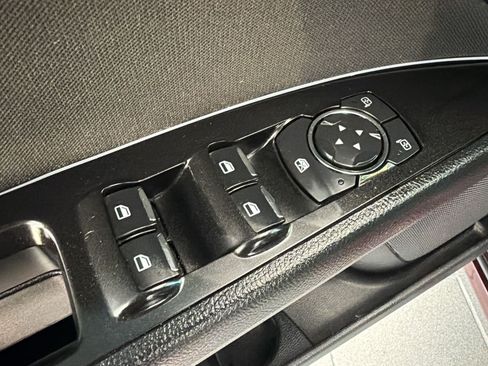 Used 2018 Ford Fusion SE w/ Equipment Group 201A FWD image 13
