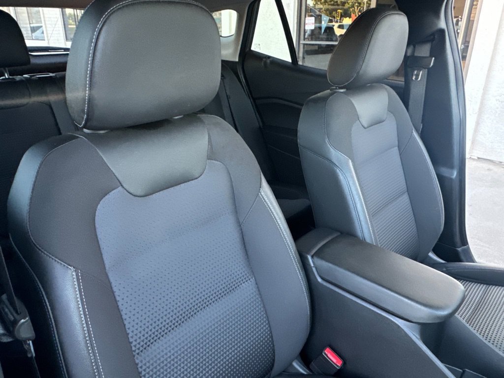 Used 2025 Chevrolet Trax LT FWD image 22