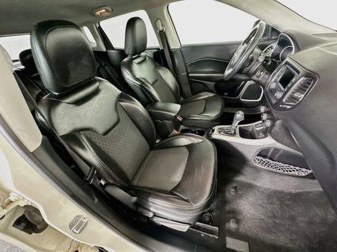 Used 2018 Jeep Compass Latitude FWD image 7