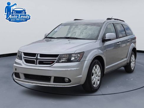 Used 2019 Dodge Journey SE w/ Safe & Sound Group AWD/4WD image 3