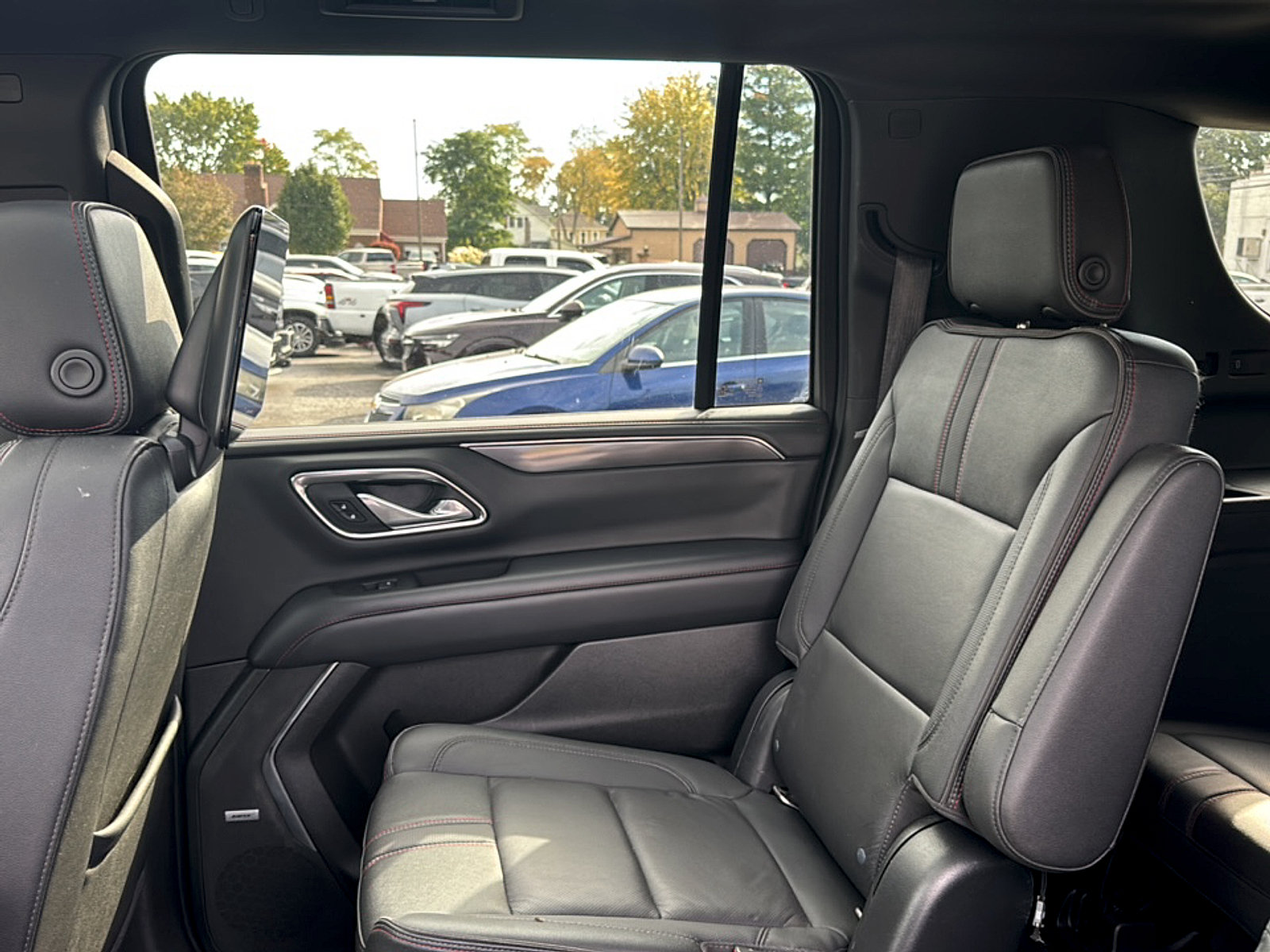 Used 2022 Chevrolet Suburban RST w/ Luxury Package AWD/4WD image 20
