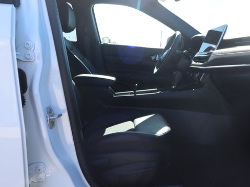 Used 2024 Jeep Compass Trailhawk w/ Trailhawk Convenience Group image 13