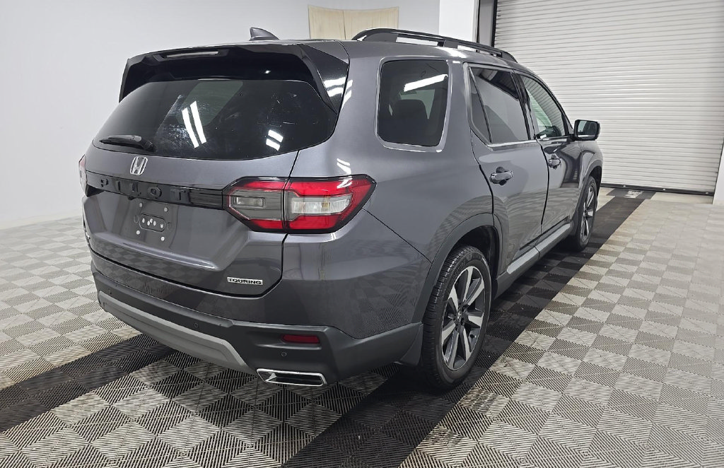 Used 2024 Honda Pilot Touring image 4