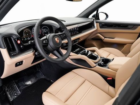 New 2025 Porsche Cayenne image 4