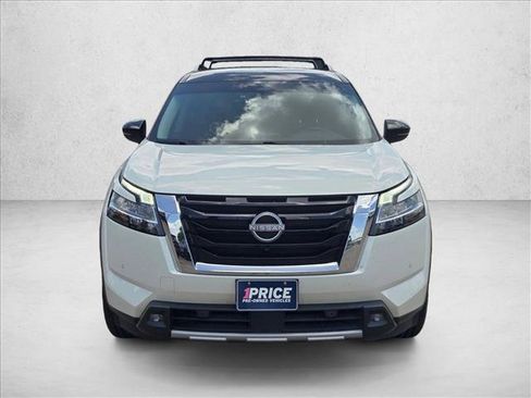 Used 2022 Nissan Pathfinder SL FWD image 2