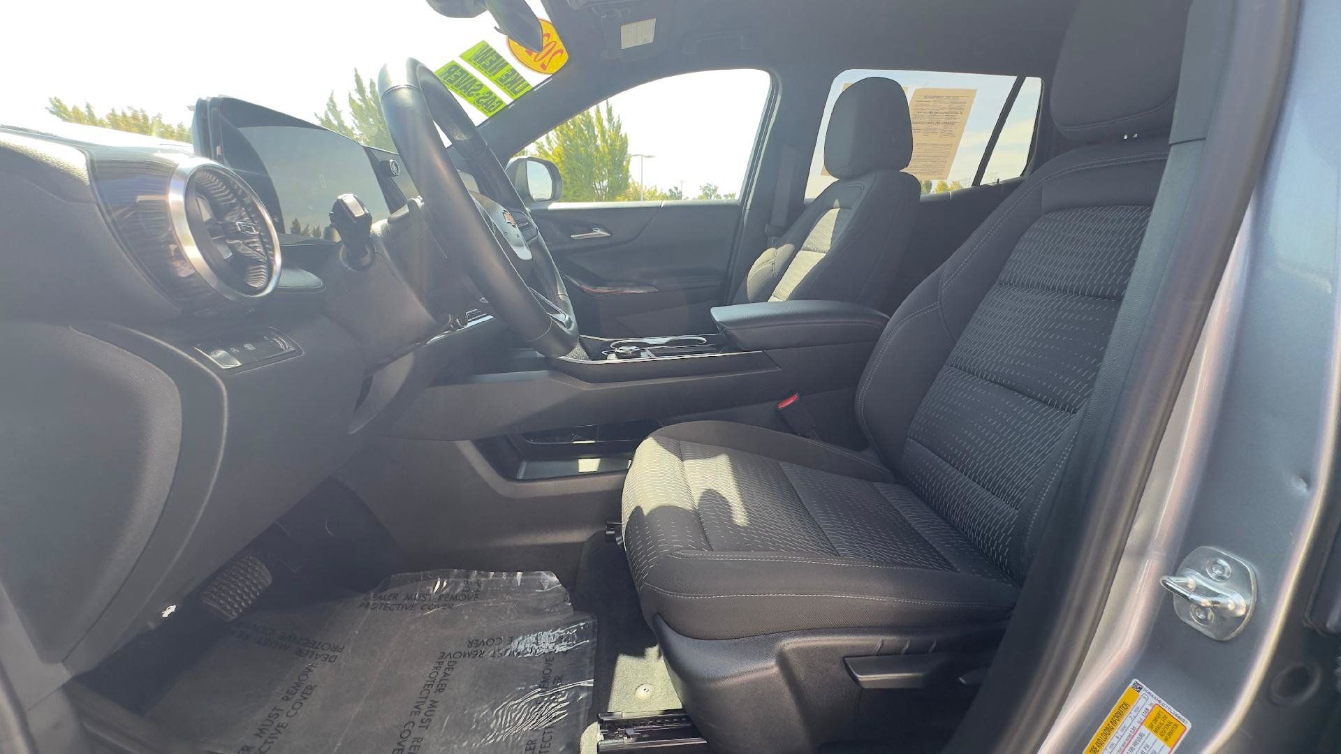 Used 2026 Chevrolet Equinox LT FWD image 10