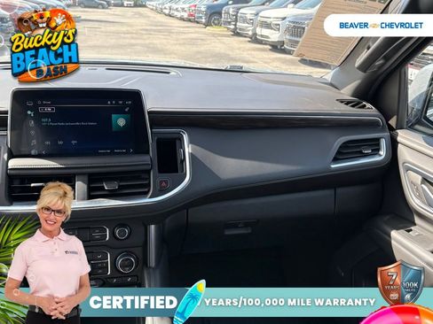 Used 2024 Chevrolet Suburban LT RWD image 17