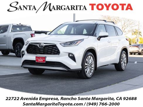 Used 2023 Toyota Highlander Platinum image 1