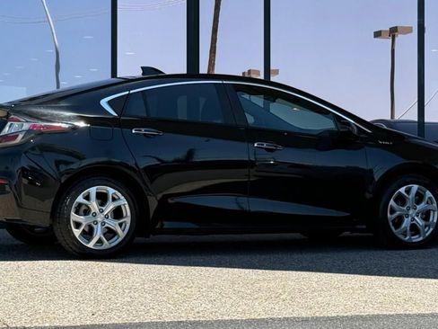Used 2018 Chevrolet Volt Premier w/ Driver Confidence Package FWD image 13