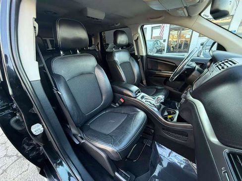 Used 2018 Dodge Journey Crossroad w/ Driver Convenience Group image 29