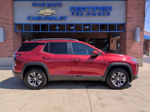 Used 2025 Chevrolet Equinox LT w/ Convenience Package II FWD image 9