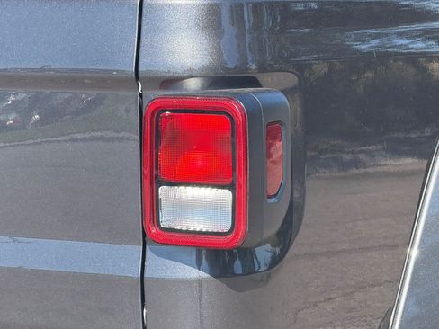 Used 2023 Jeep Gladiator Sport AWD/4WD image 27