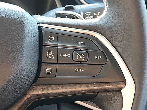 Used 2023 Jeep Grand Cherokee Limited AWD/4WD image 21