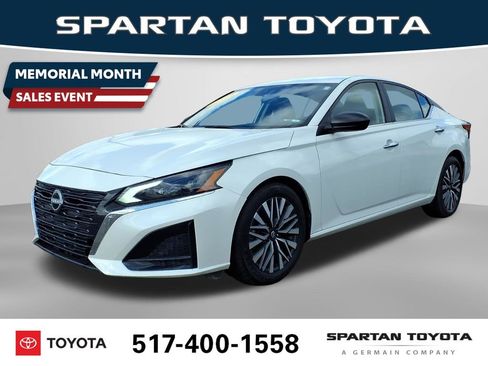 Used 2024 Nissan Altima 2.5 SV FWD image 1