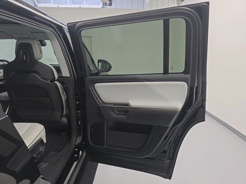 Used 2025 Rivian R1S Adventure Dual AWD/4WD image 19