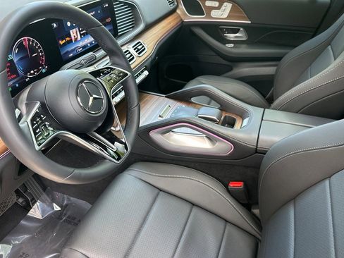Used 2025 Mercedes-Benz GLE 450e 4MATIC image 4