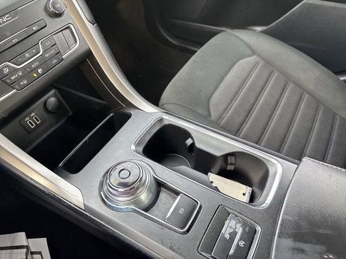 Used 2020 Ford Fusion SE image 28