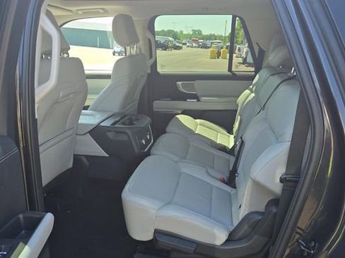 Used 2025 Ford Expedition Max Platinum AWD/4WD image 6