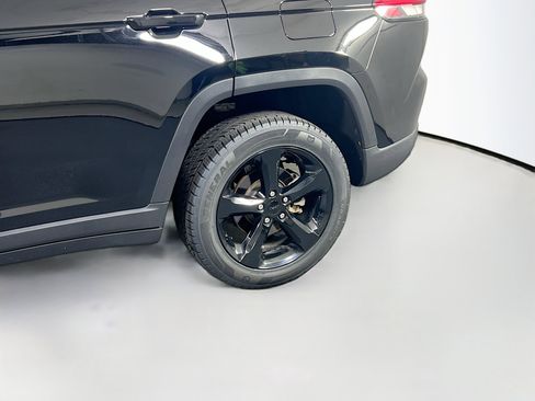 Used 2023 Jeep Grand Cherokee Limited w/ Black Appearance Package AWD/4WD image 30