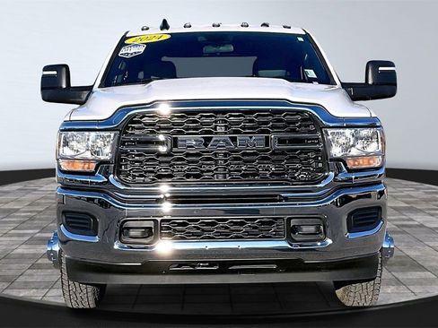 Used 2024 RAM 3500 Tradesman w/ Chrome Appearance Group image 3