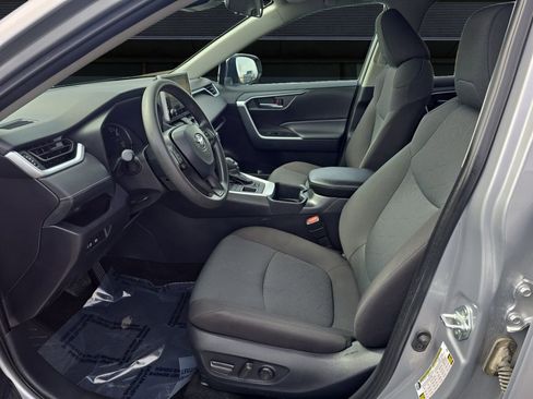 Used 2025 Toyota RAV4 XLE image 20